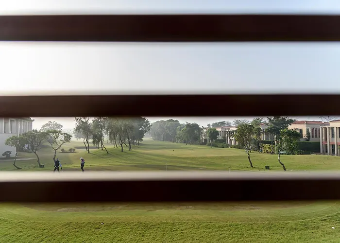 Beautiful Apartments At Tarudhan Valley Golf Resort, Manesar