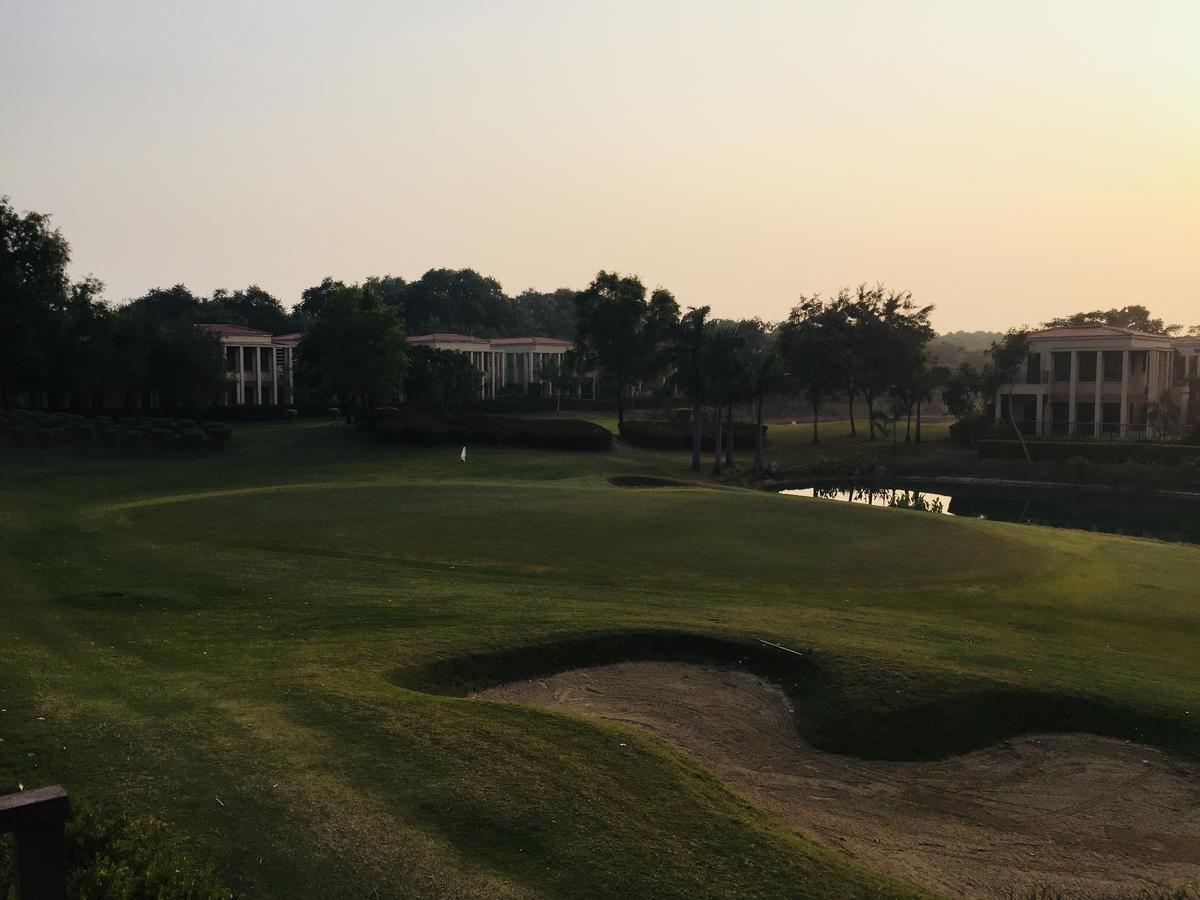 Apartment Beautiful At Tarudhan Valley Golf Resort, Manesar