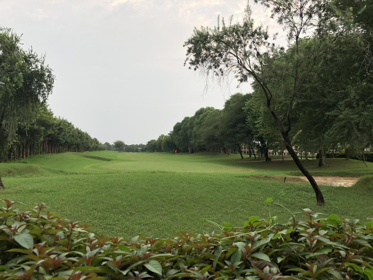 Beautiful At Tarudhan Valley Golf Resort, Manesar Apartment