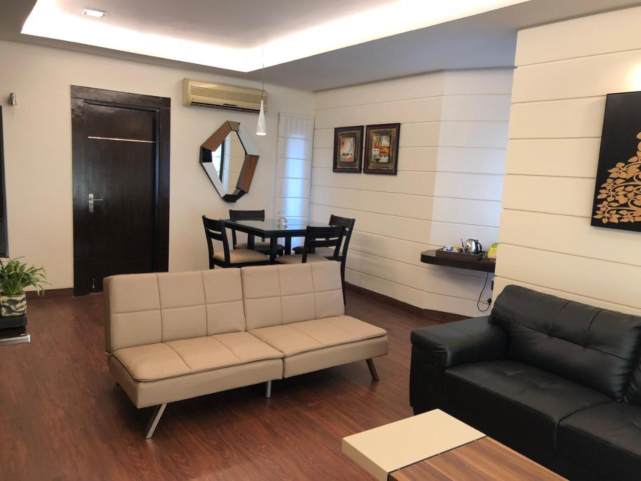 Beautiful At Tarudhan Valley Golf Resort, Manesar Apartment