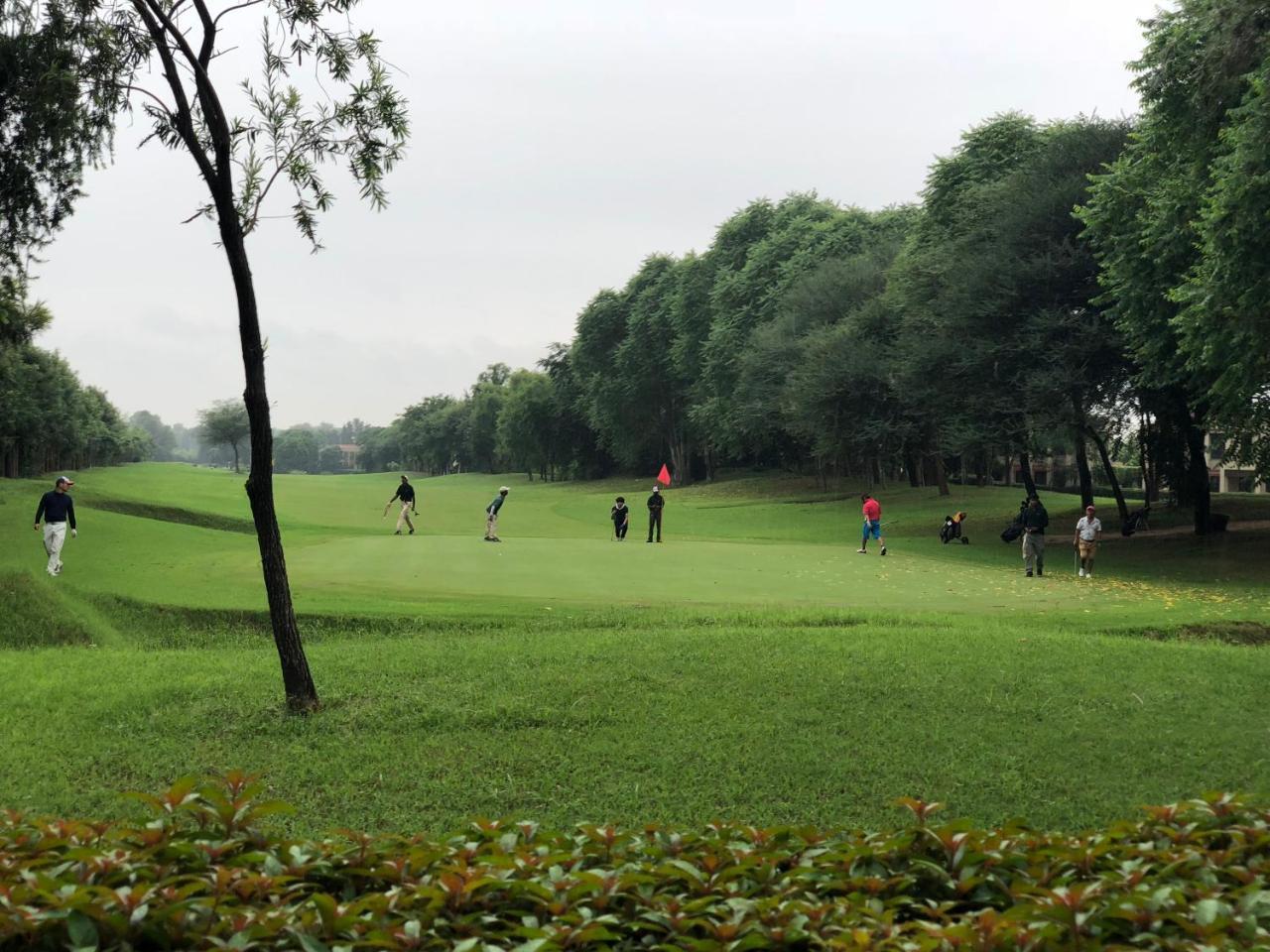 Beautiful At Tarudhan Valley Golf Resort, Manesar Apartment Gurgaon